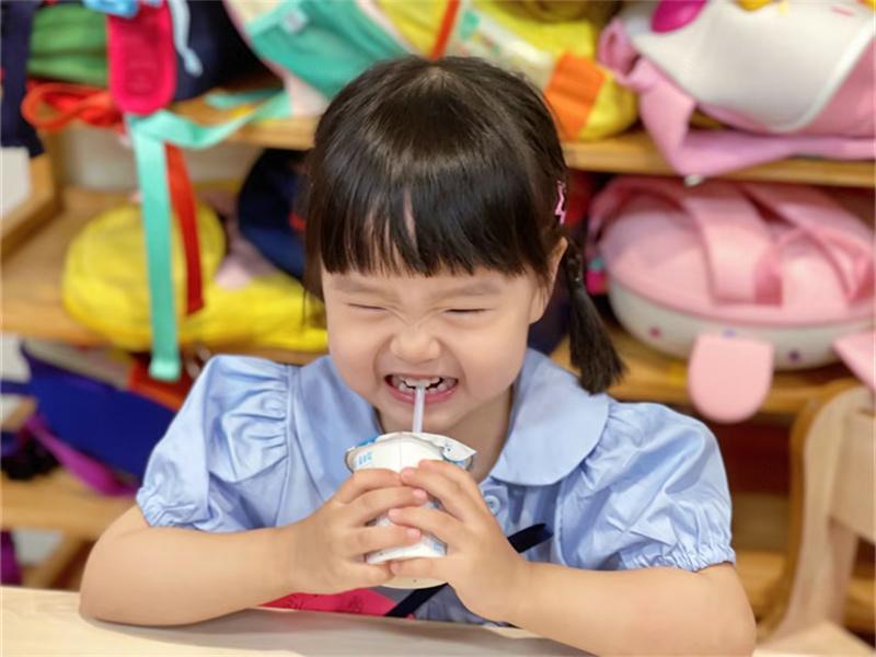 小一班 刘雨菲.jpg 小一班 刘雨菲.jpg