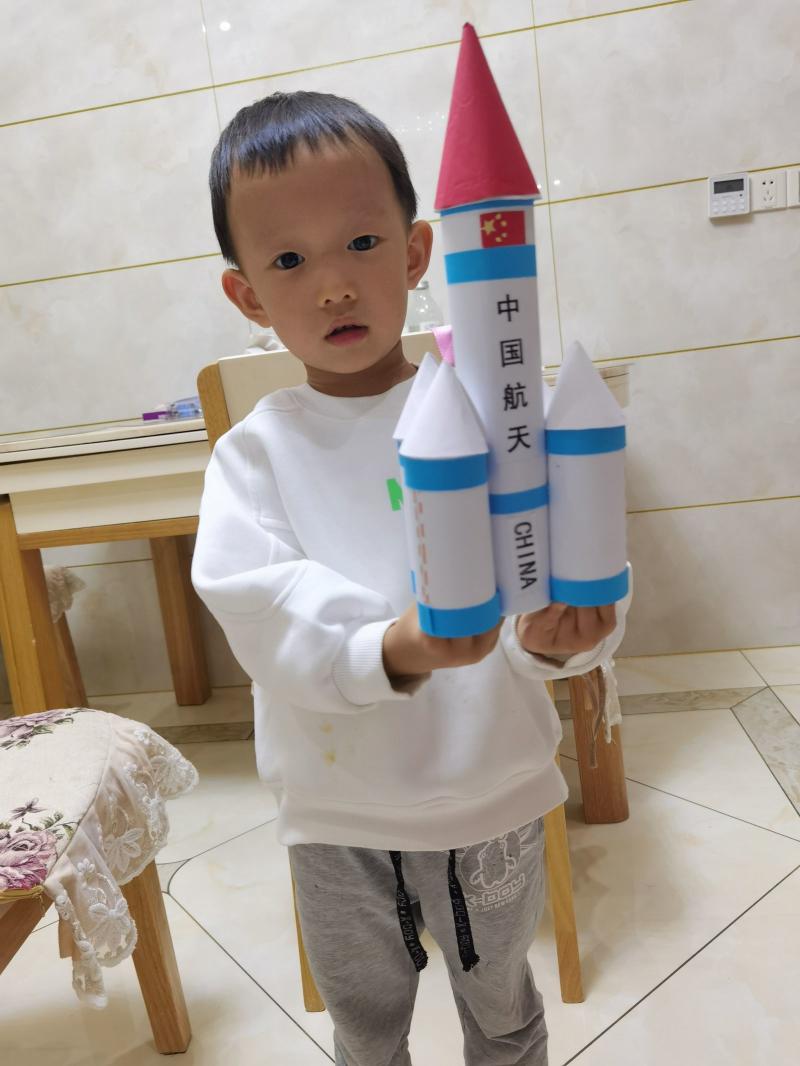 邱倪锐.png 邱倪锐.png