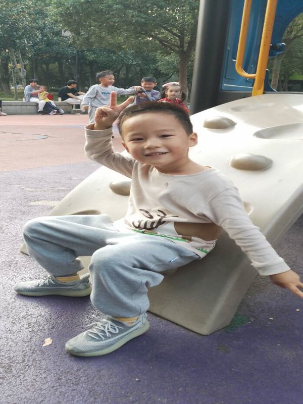 中三班 曹陈昕.jpg 中三班 曹陈昕.jpg