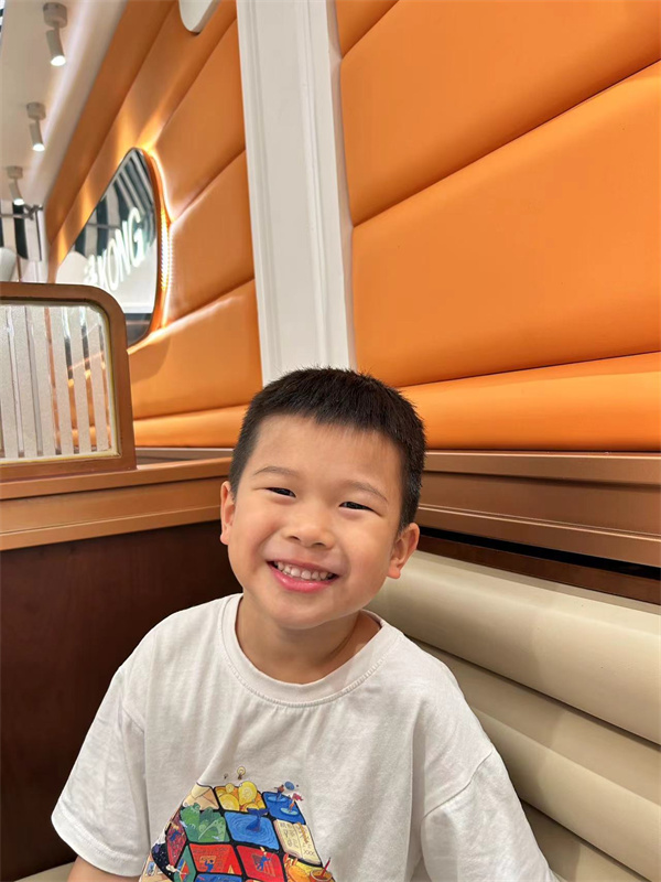 大一班佟佳航.jpg 大一班佟佳航.jpg