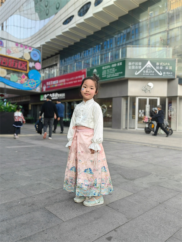 胡佳玥.png 胡佳玥.png