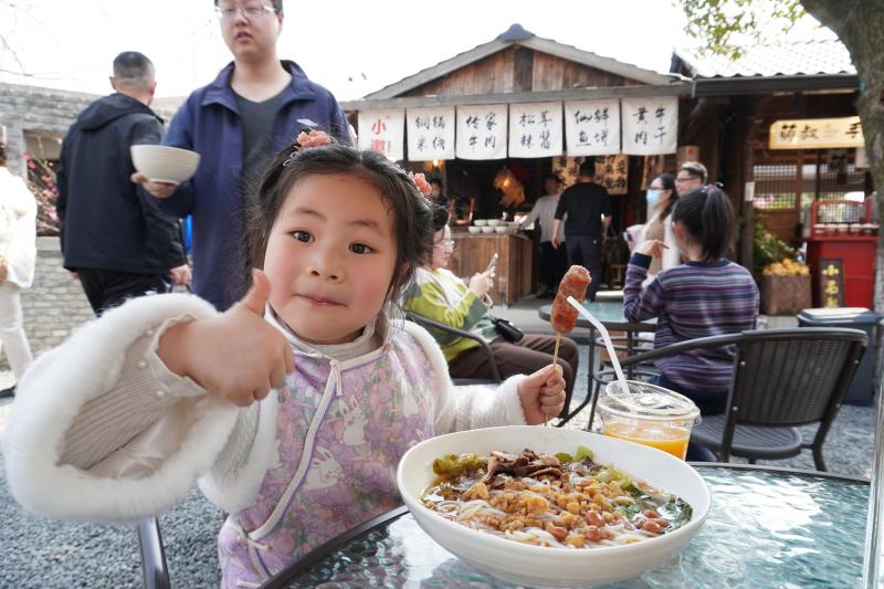 3月阳光宝贝:曹秋怡.jpg 3月阳光宝贝:曹秋怡.jpg