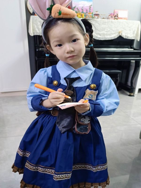 爱德实幼:中二班李艺萌(原图).jpg 爱德实幼:中二班李艺萌(原图).jpg