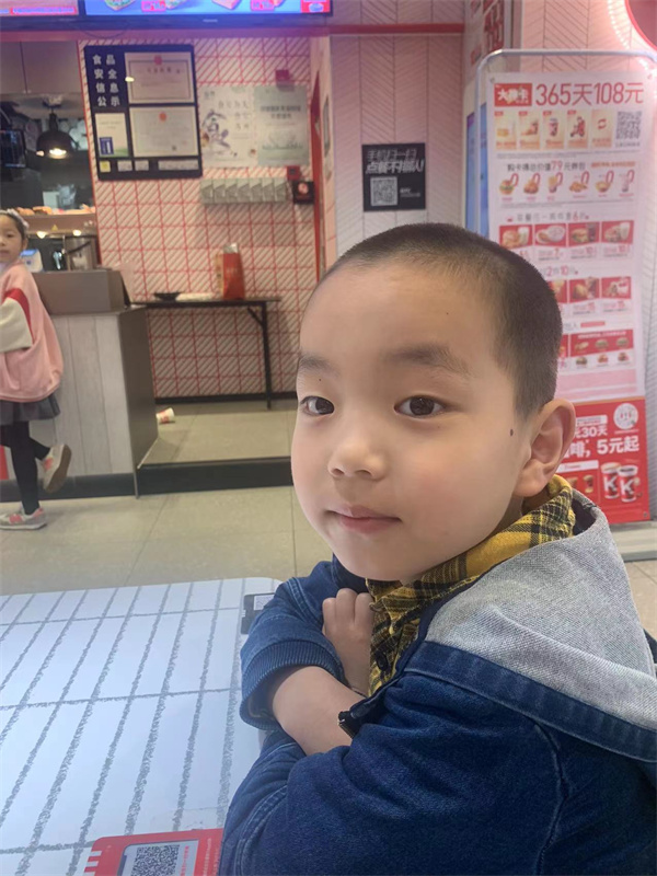 大五班张晏睿.jpg 大五班张晏睿.jpg