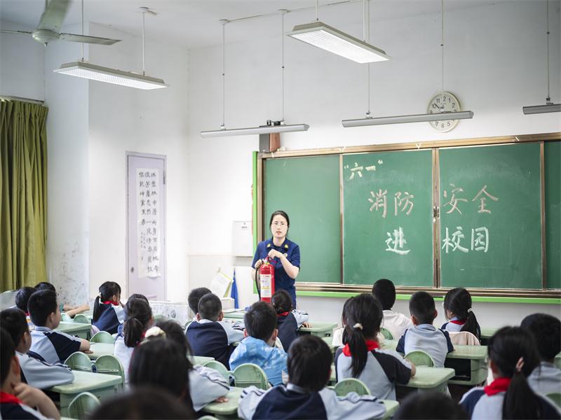 中五班曹嘉奕妈妈.jpg 中五班曹嘉奕妈妈.jpg