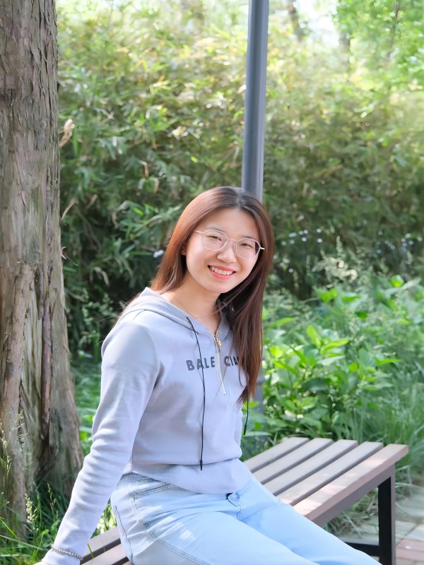 张雨(1).jpg 张雨(1).jpg