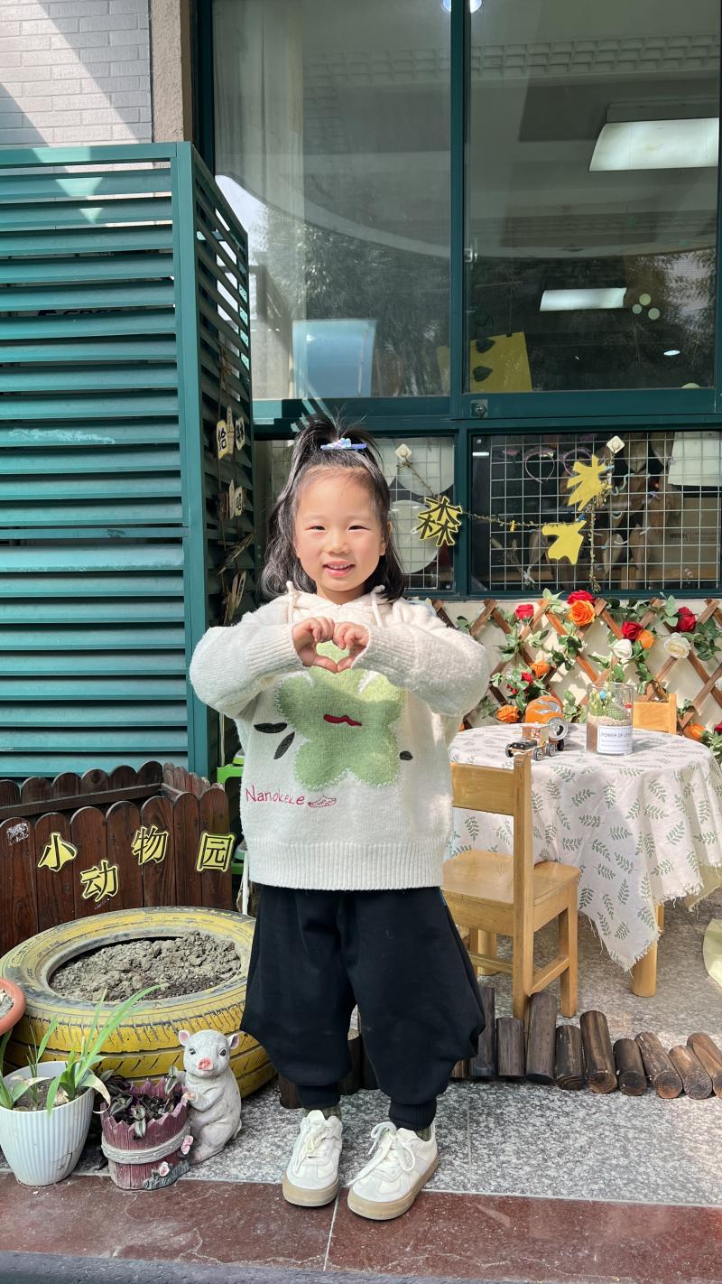 小四班张君雅.JPG 小四班张君雅.JPG