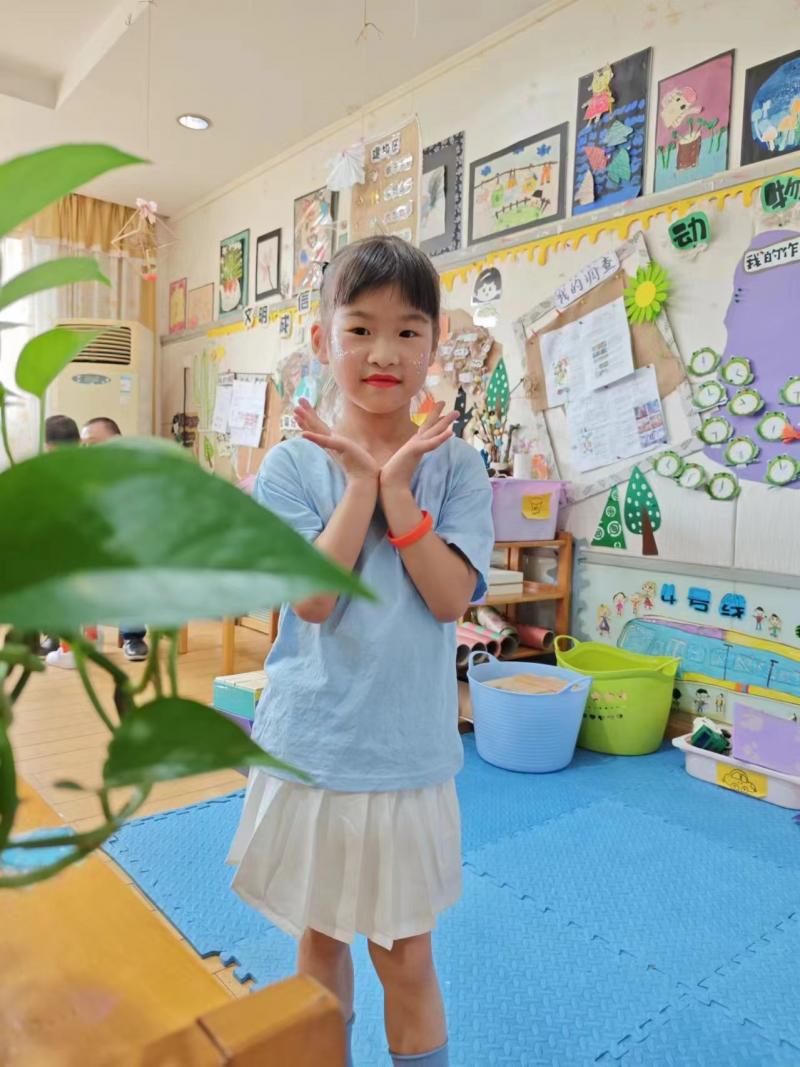 冯钰涵.jpg 冯钰涵.jpg