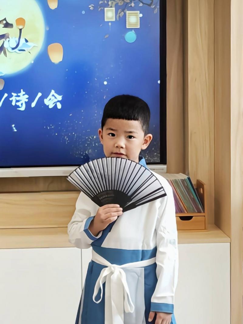 大五班 李沁泽.jpg 大五班 李沁泽.jpg