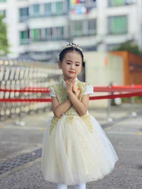 大一班:韩梓煊(原始照片).jpg 大一班:韩梓煊(原始照片).jpg