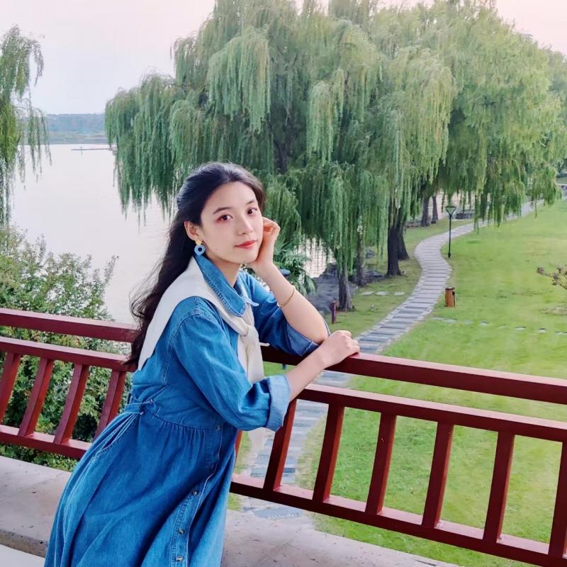 丁周怡.jpg 丁周怡.jpg