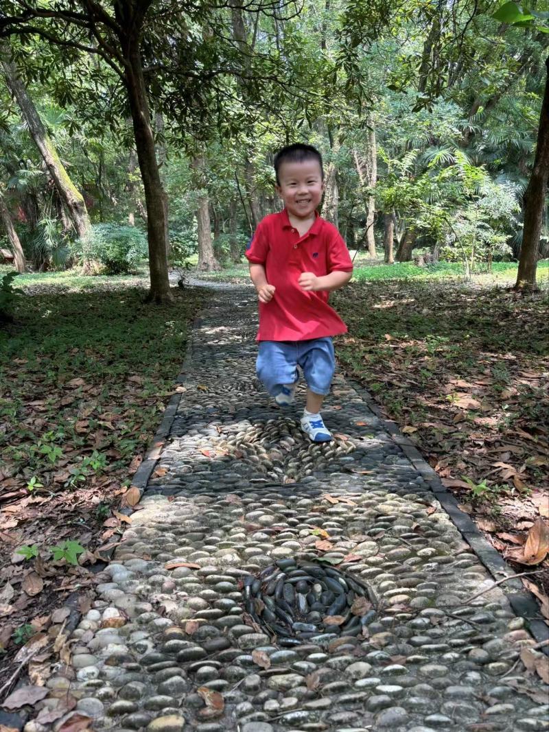 小二班 王启辰.jpg 小二班 王启辰.jpg