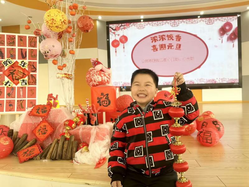 何润宇.png 何润宇.png