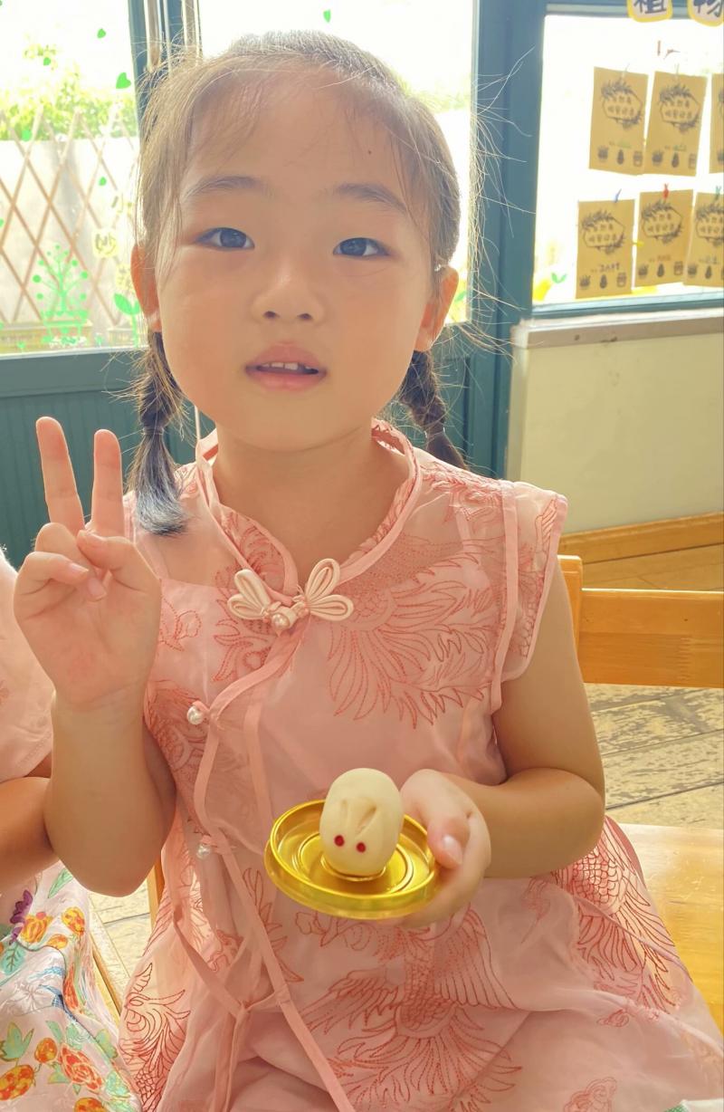 大四班 胡宁儿.jpg 大四班 胡宁儿.jpg