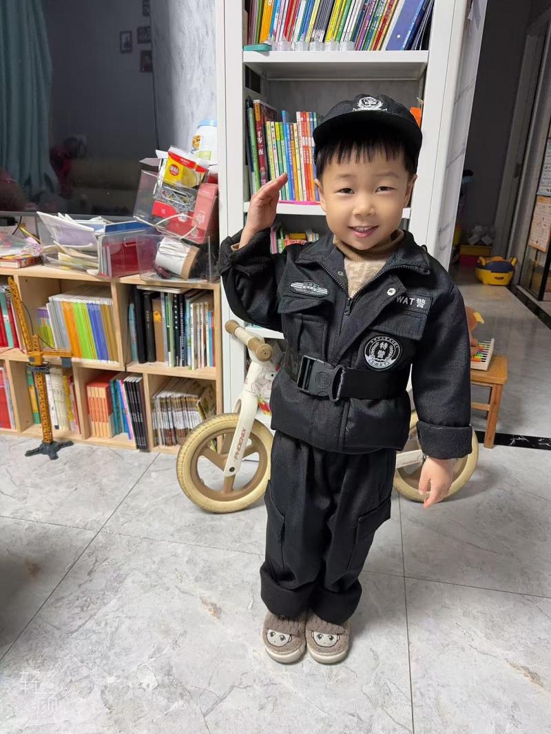 小六班 张承逸.jpg 小六班 张承逸.jpg