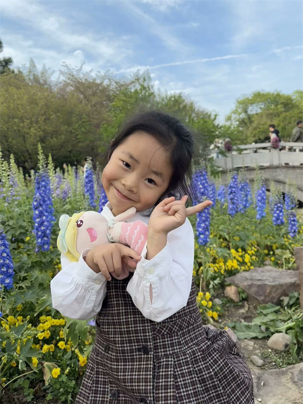 中八班 顾昕辰.jpg 中八班 顾昕辰.jpg