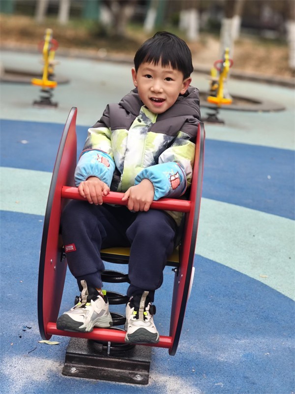 中二班:左潼(编辑后).jpg 中二班:左潼(编辑后).jpg