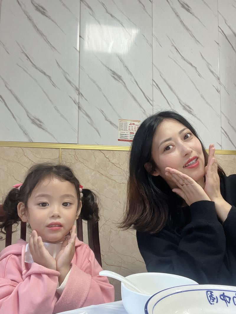 小一班吴艺禾妈妈.jpg 小一班吴艺禾妈妈.jpg