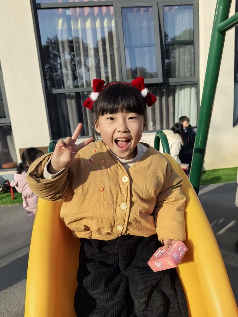 中一班张依琪.jpg 中一班张依琪.jpg