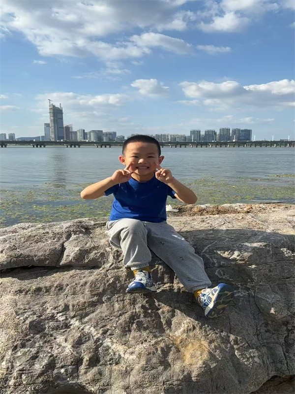 中二班:刘宜哲(编辑后).jpg 中二班:刘宜哲(编辑后).jpg