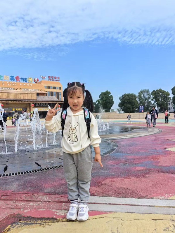 大五班:夏奕苒(编辑后).jpg 大五班:夏奕苒(编辑后).jpg