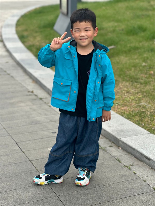 中二班:尹言(编辑后).jpg 中二班:尹言(编辑后).jpg