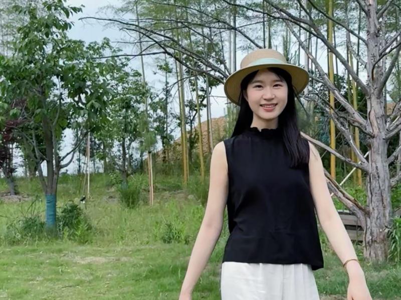 吕佳晨.jpg 吕佳晨.jpg