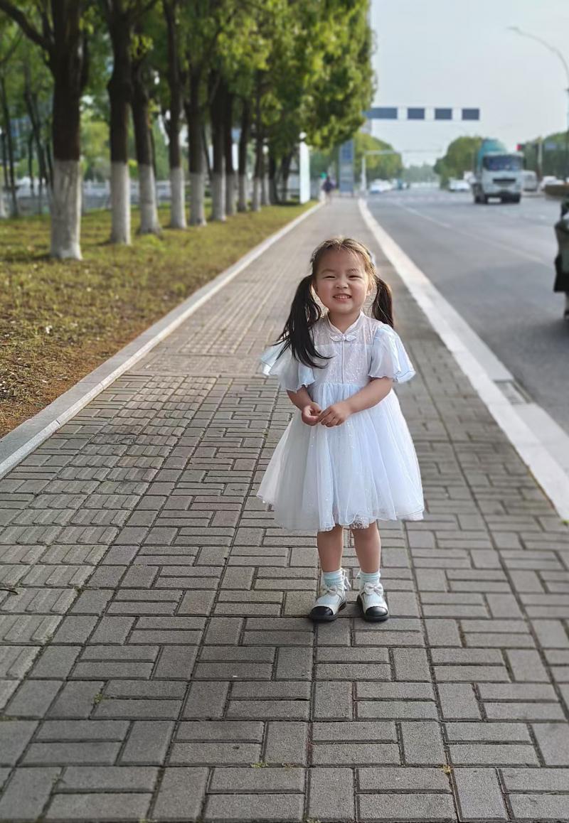 邱果杨.jpg 邱果杨.jpg