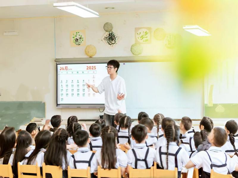 精细管理,暖心育人.jpg 精细管理,暖心育人.jpg