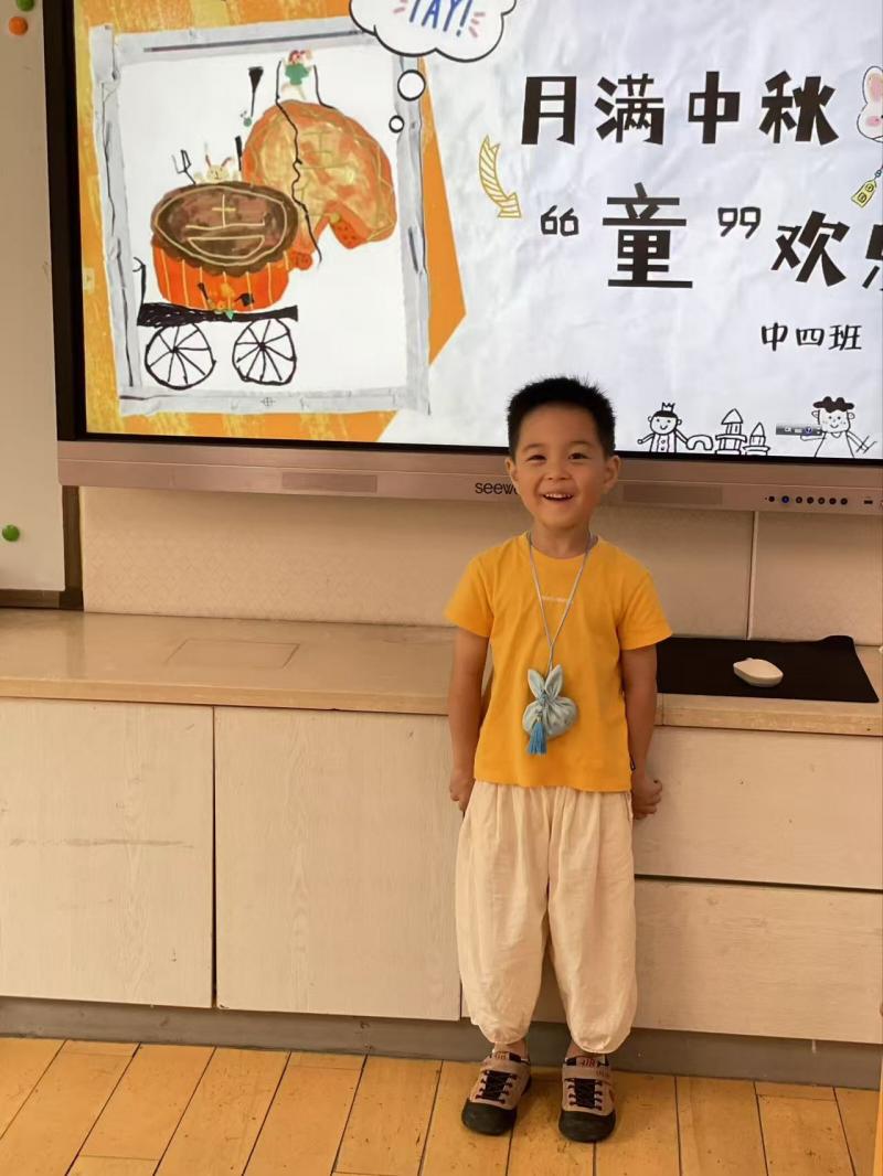 中四班:何启宸.jpg 中四班:何启宸.jpg