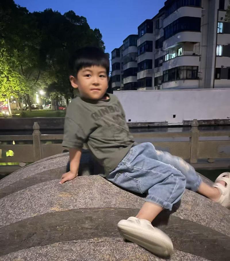 中二班班铭泽.jpg 中二班班铭泽.jpg